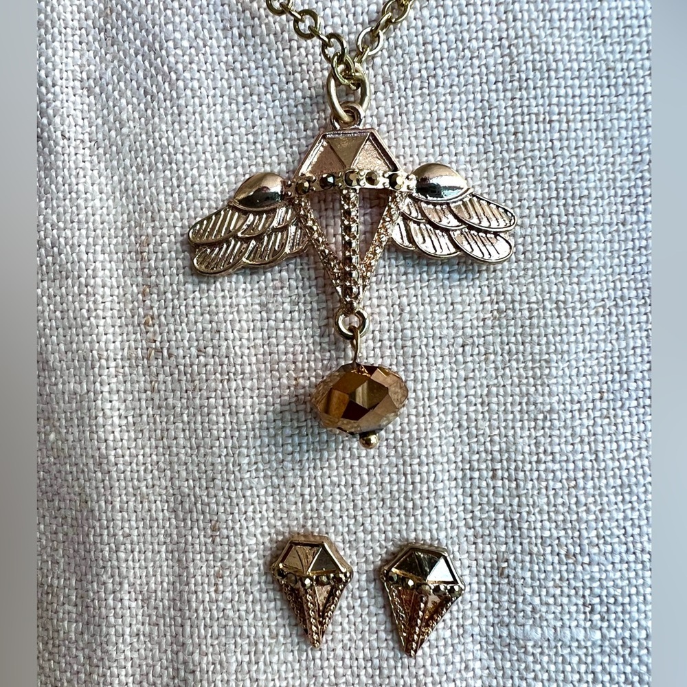 Dainty vintage gold chain and pendant with matching stud earrings